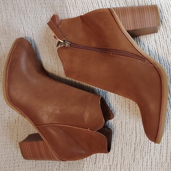 MIA Patton Booties in Cognac NWOB - Picture 9 of 12